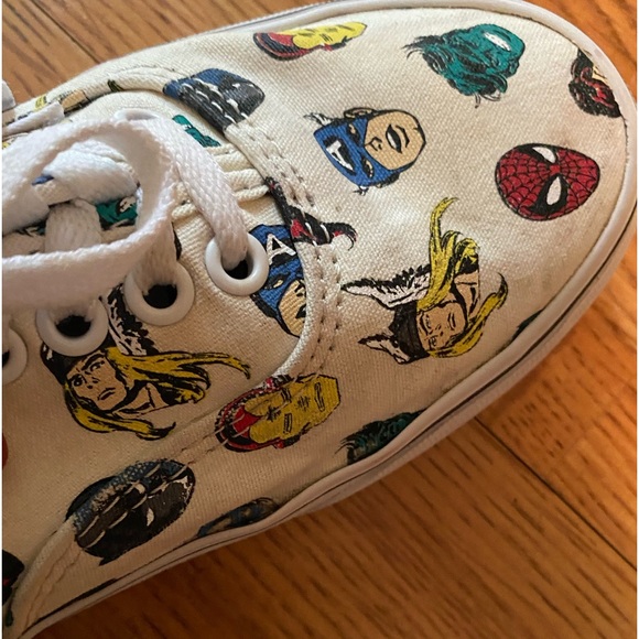VANS Authentic Marvel Head Sneakers - Picture 16 of 16